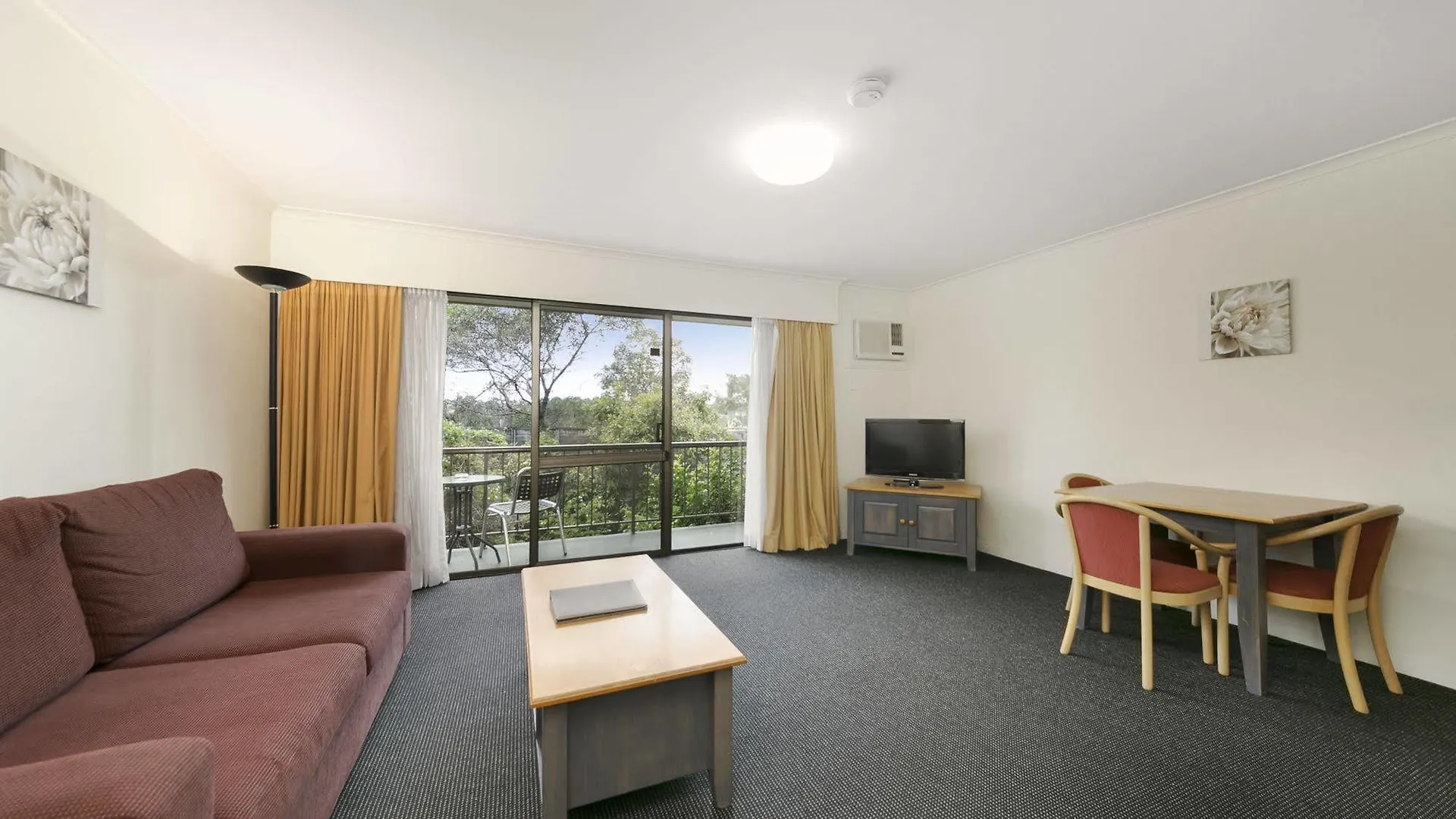 **** Aparthotel Mt Ommaney Hotel Apartments Brisbane Australia
