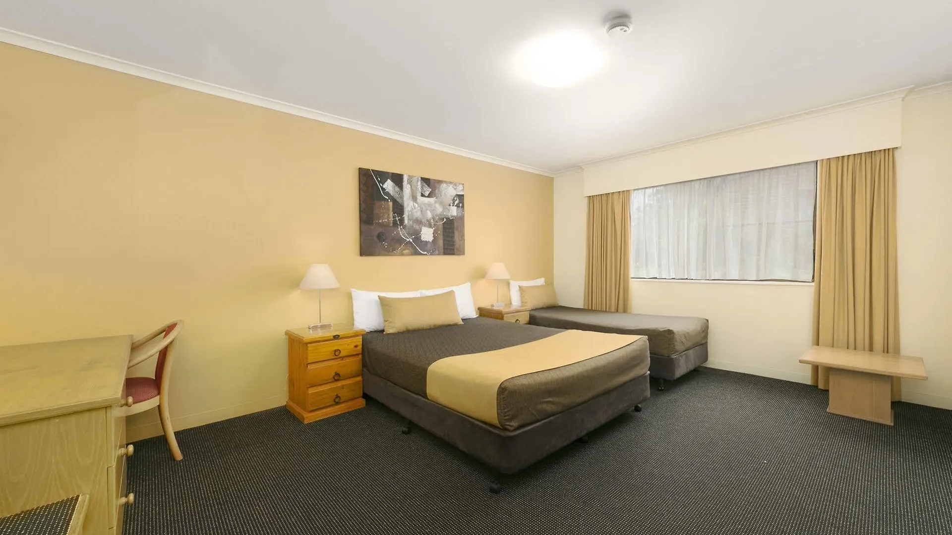 Mt Ommaney Hotel Apartments Brisbane 4*,